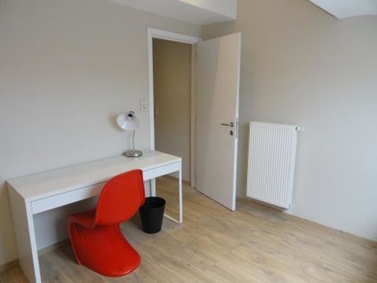 Sala VUB/ULB  à 100 mètres BELLE CHAMBRE MEUBLEE DANS COLOCATION RENOVEE imagem 1