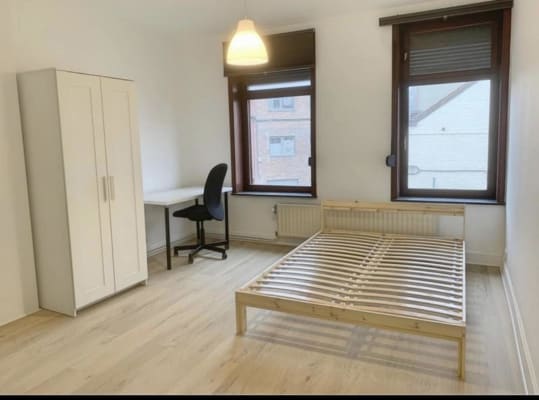 Room Colocation de 4 chambres idéalement située à Marcinelle et remise à neuve il y a peu ! image 2