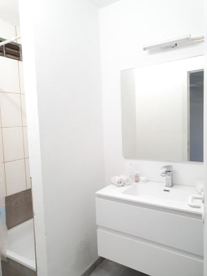 Oda COLOCATION FULL EQUIPEE ( GYM, JARDIN,PARKING, BUANDERIE...) resim 4