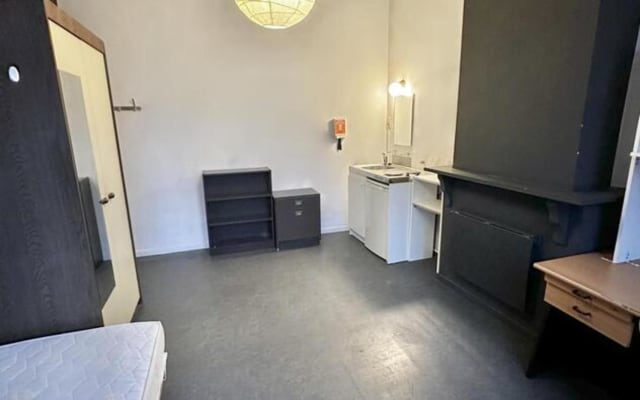 Kamer Room with shared bath/shower and shared toilet foto 1