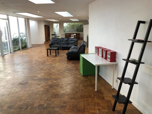 Sala Een leuke woning in Luik van 200m² aan € 370 per maand imagem 5