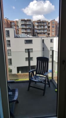 Camera Goed gelegen en ruim appartement. Op wandelafstand van openbaar vervoer, park en winkels. Te delen met kotgenoot Immagine 5