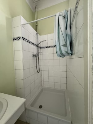 Sala Grande chambre 30m² - SDB privée - tout compris coté HELHa imagem 4