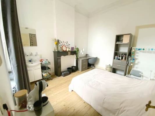 Room image 4