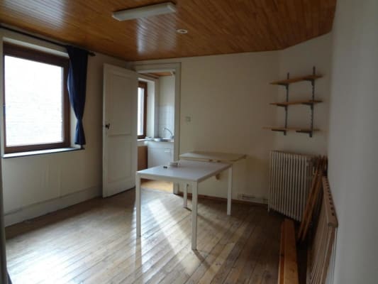 Kamer Een leuke woonst in Charleroi van 25m² aan € 220 per maand foto 1