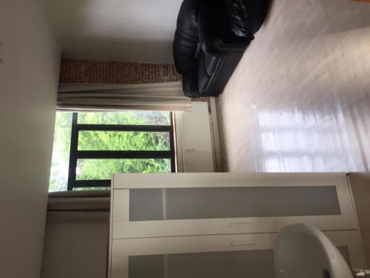 Room Ruime kamer in groene oase aan stadspoort image 3