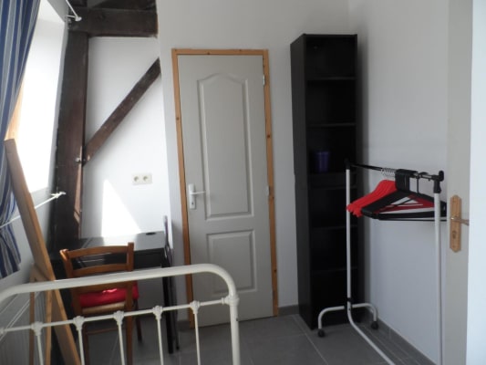 Oda AGREABLE KOT LUMINEUX AVEC SALLE DE BAIN ET WC PRIVES DANS UN APT AVEC 2 AUTRES ETUDIANTES - MONS CENTRE resim 4