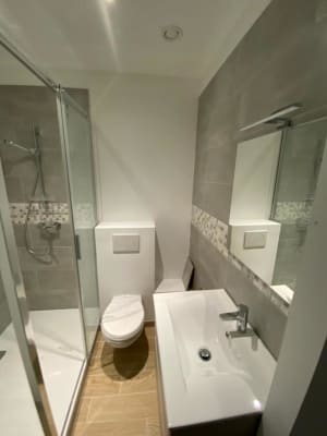 Oda Chambre avec SDB et WC privés à louer Charleroi Rive gauche resim 5