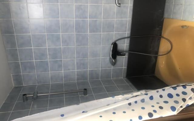 Sala Room with shared bath/shower and shared toilet imagem 1