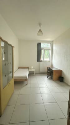 Sala Rénové, spacieux avec parking gratuit, jardin, WiFi, Bus,..  imagem 1