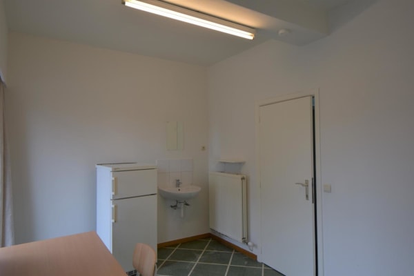 Chambre Budgetvriendelijke studentenkamer op toplocatie te hartje Geel. image 5