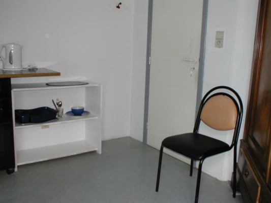 Room Chambre 15m²  sdb, internet, tts charges comprises(taxe communale également), contrat 10mois image 1