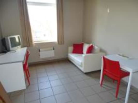 Studio Furnished studio - 2x single beds with own kitchen and bathroom (min. 12 months) Immagine 3