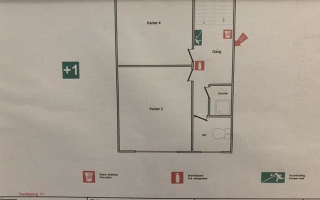 Sala Room with shared bath/shower and shared toilet imagem 4