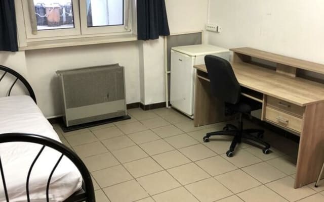 Kamer Room with shared bath/shower and shared toilet foto 1
