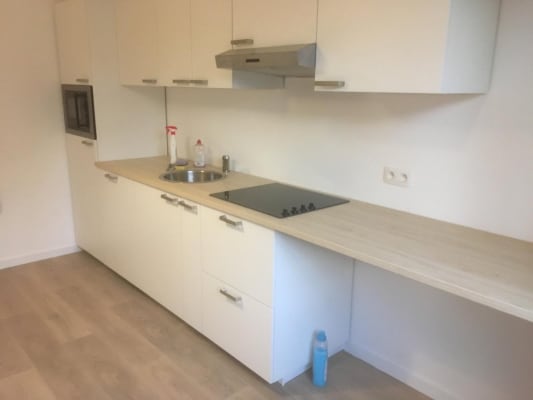 Sala Zeer ruime, rustig gelegen studentenkamer in stadscentrum met terras imagem 5