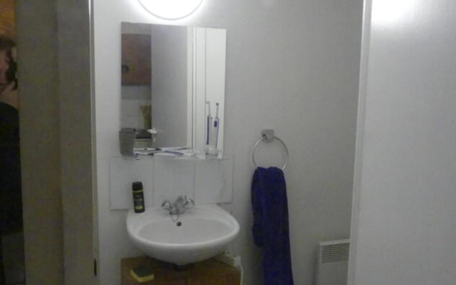 Studio Studio with private shower/bath, private toilet and private kitchen foto 2