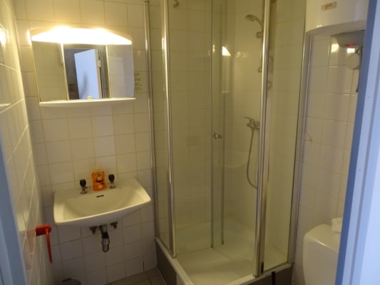Studio Furnished studio - 2x single beds with own kitchen and bathroom (min. 3 months) foto 3