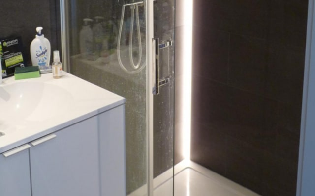 Oda Room with private shower/bath and private toilet resim 2