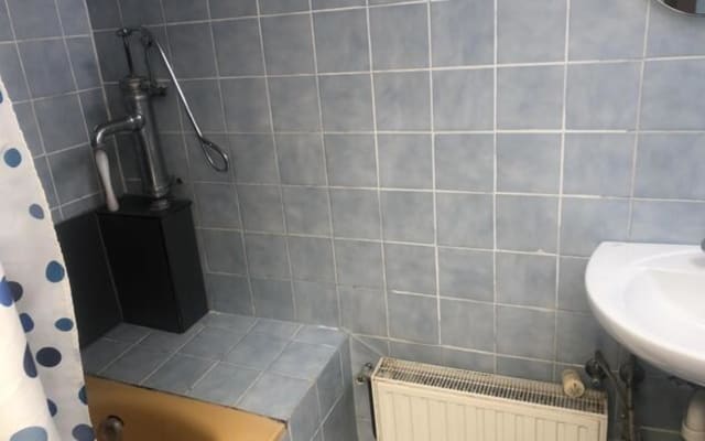 Sala Room with shared bath/shower and shared toilet imagem 3