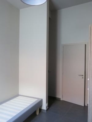 Chambre kamer van 12m2 . bemeubeld. centrum Brugge image 3