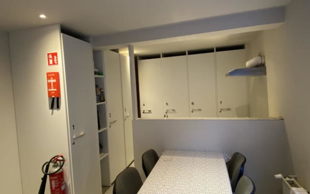 Kamer Room with shared bath/shower and shared toilet foto 4