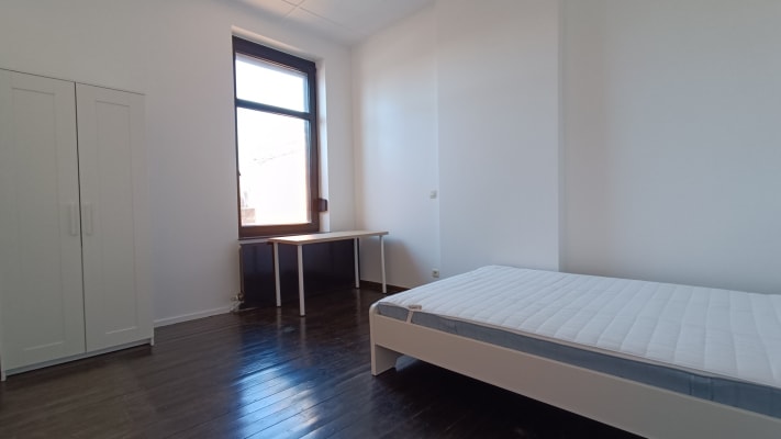 Huis ⚠️COLOCATION de 200 m² entièrement rénovée avec jardin foto 1