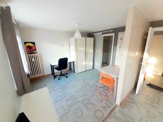 Haus studio-kot, kitchenette et douche individuelle, près d'archi Bild 1