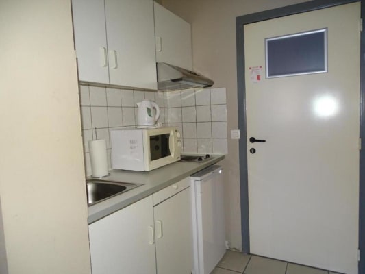 Estúdio Gemeubelde studio voor minimum 3 maanden met eigen keuken en private badkamer. €760 All-Inn! Kan gewijzigd of geannuleerd worden tot 1 dag voor aankomst! Gratis Wifi beschikbaar! imagem 2