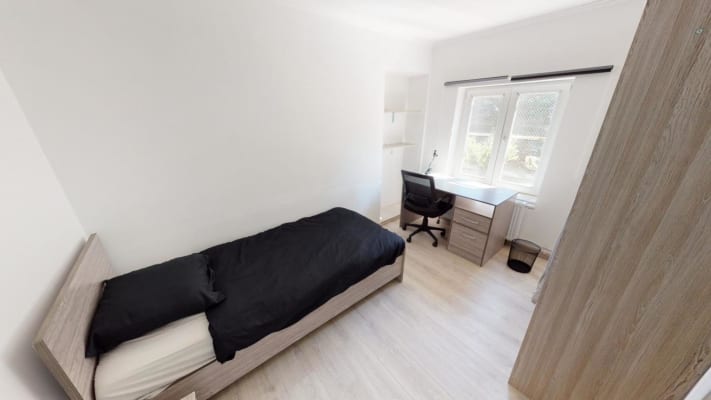 Zimmer Colocation dans une belle maison rénovée de 4 chambres Bild 1