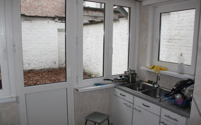 Sala Room with shared bath/shower and shared toilet imagem 5