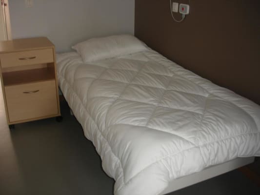 Haus Deze kamer is vrij voor juli en augustus voor een vakantiejob of om te studeren voor een herexamen of het maken van een thesis. Bild 5