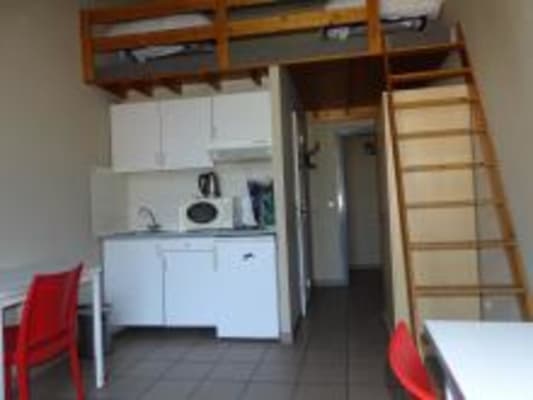 Estúdio Furnished studio - 2x single beds with own kitchen and bathroom (min. 12 months) imagem 4