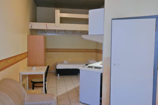 Studio Furnished studio - 2x single beds with own kitchen and bathroom (min. 3 months) Immagine 3