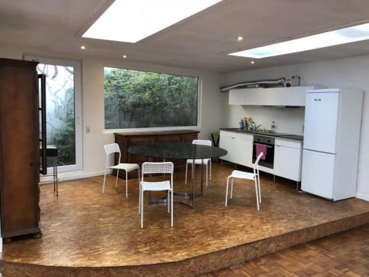 Room Een leuke woning in Luik van 200m² aan € 370 per maand image 2