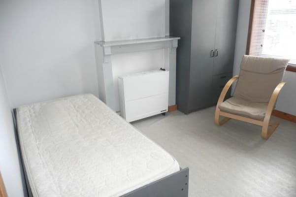 Cuarto Een aangenaam kot in Bergen van 16m² aan € 400 per maand imagen 3