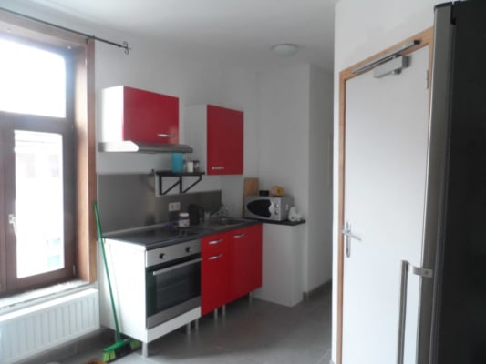 Apartamento LUMINEUSE PETITE CHAMBRE AVEC SDB ET WC PRIVES imagem 4