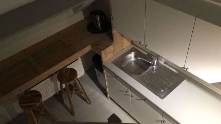 Kamer Mooie gemeubelde 2 persoonsduplex midden in de studentenbuurt en toch rustig gelegen foto 1