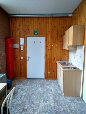 Kamer 2 gelijkvloerse studio's + 1 duplex op de eerste verdieping - uitstekende locatie en goede verbinding/bereikbaarheid foto 5