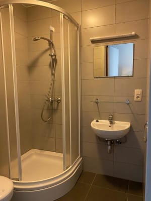 Kamer Gezellig studentenhuis met gemeubelde kamers met eigen sanitair foto 2