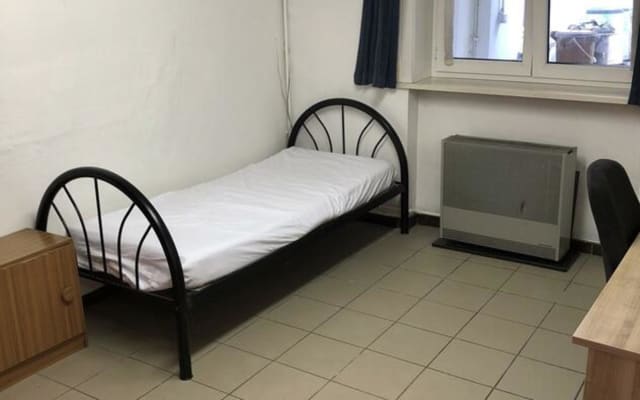 Kamer Room with shared bath/shower and shared toilet foto 3