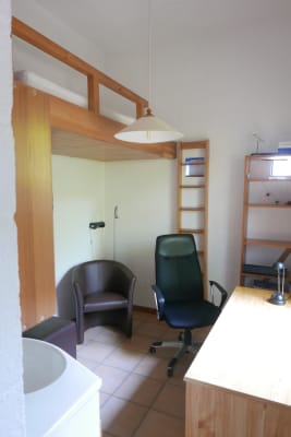 Sala Kot dans le quartier des Bruyères, près du lac imagem 2