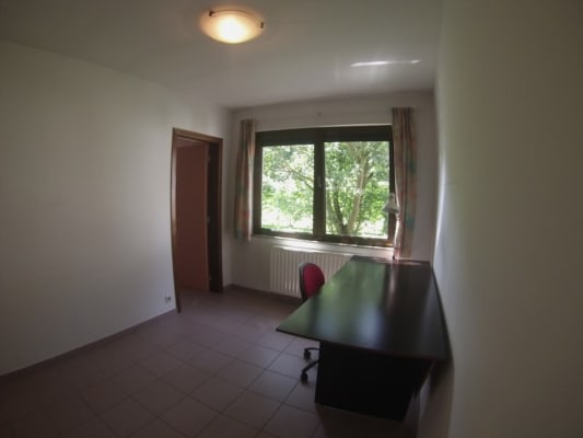 Estúdio SART-TILMAN, 5 min à pied du Campus, Kots spacieux, meublés avec salle de bain et wc privés.  imagem 2