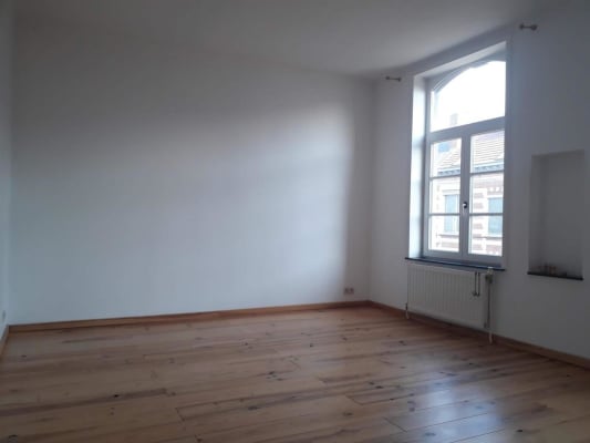 Zimmer A LOUER 5 grandes CHAMBRES  MEUBLEES en COLOCATION  dans un gd appartement ,au rez avec jardin, très bien situé Bild 2