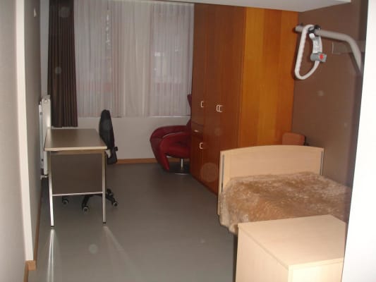 Camera Deze kamer is vrij voor juli en augustus voor een vakantiejob of om te studeren voor een herexamen of het maken van een thesis. Immagine 5