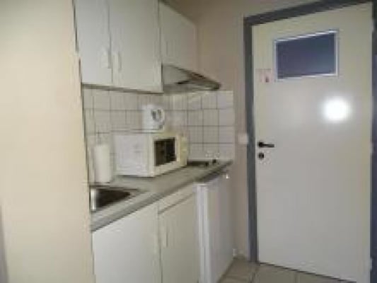 Sala Gemeubileerde studio - eenpersoonsbed met eigen keuken en badkamer (min. 3 maanden) imagem 1