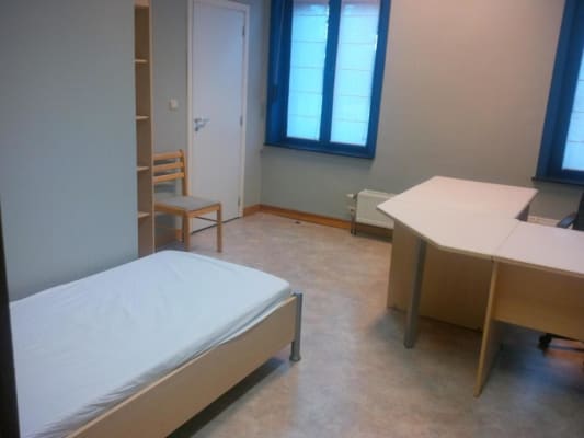 Chambre Een aangenaam kot in Bergen van 20m² aan € 480 per maand image 4