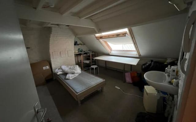 Kamer Room with shared bath/shower and shared toilet foto 1