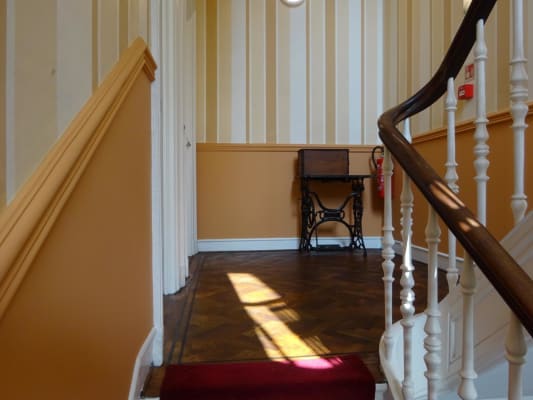 Kamer Centraal gelegen authentiek statig herenhuis met mooie lichtrijke ruime kamers/ loft foto 1