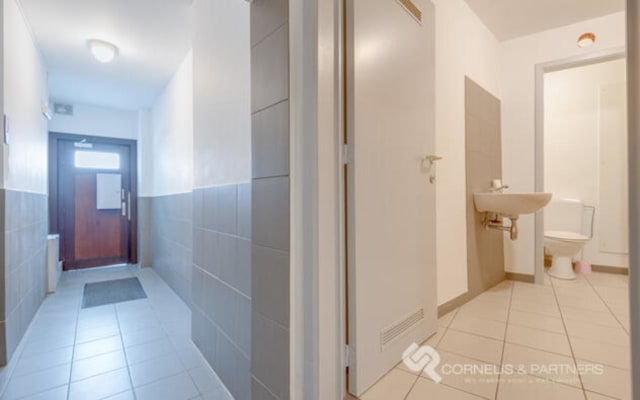 Kamer Room with shared bath/shower and shared toilet foto 1